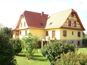 Отель Maison d'hôtes Chez Christelle - Proximité Route des vins d'Alsace  Гришем-Пре-Молшем